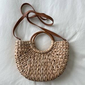 Tan straw crossbody purse